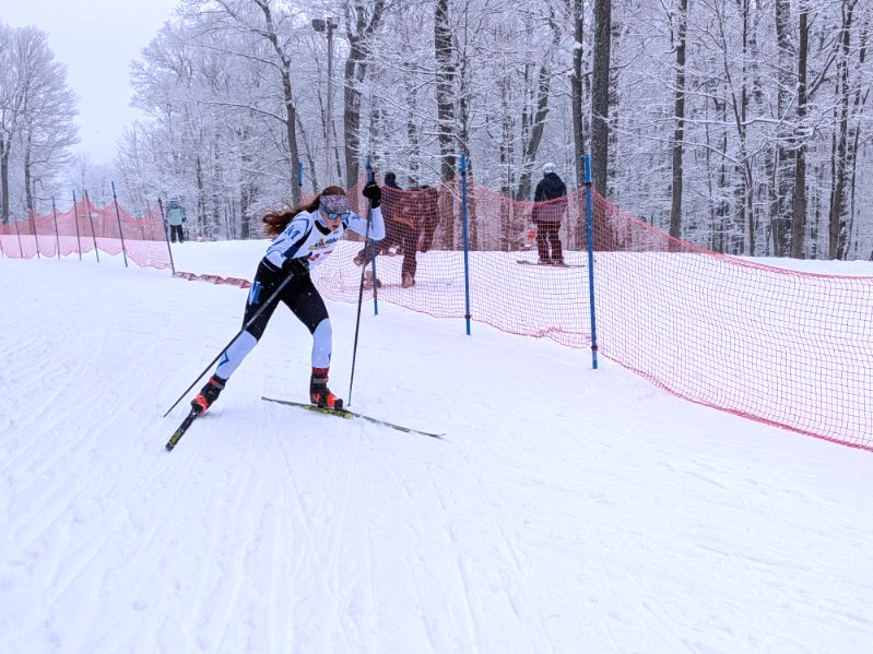 Brynn skis in the individual State Meet race